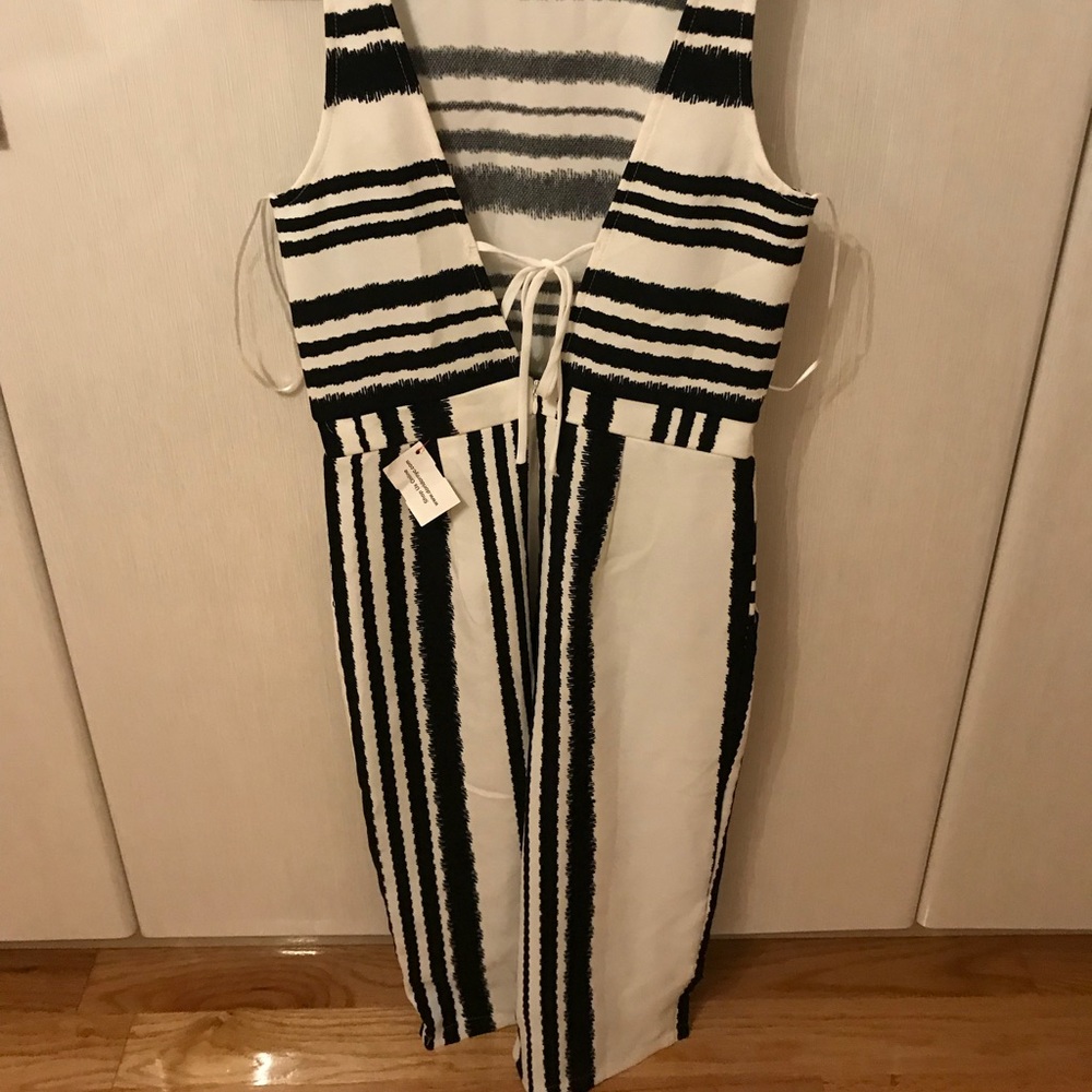 Black and White Capri Jumpsuit - Picture 2 of 2